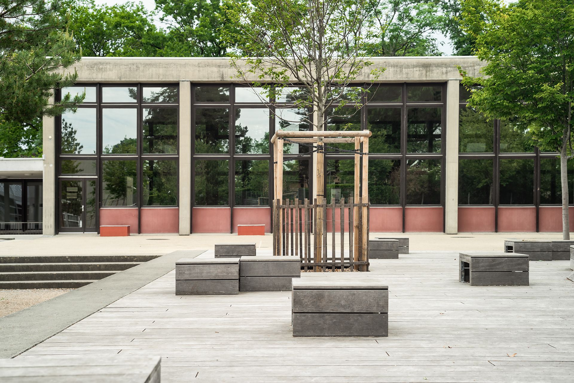 Echo_paysage_espace public_préau école_Collonge-Bellerive_jeux_plantation_gradin